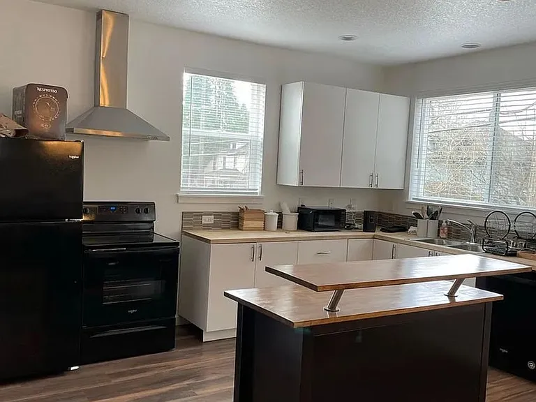 4384 N Gantenbein Ave — Photo 39