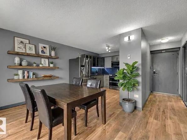10150 117th St NW #1702, Edmonton, AB T5K 2J2