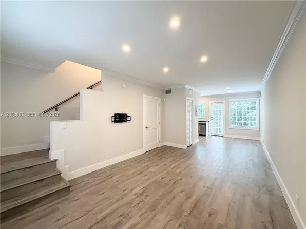 15 Madeira Ave, Coral Gables, FL