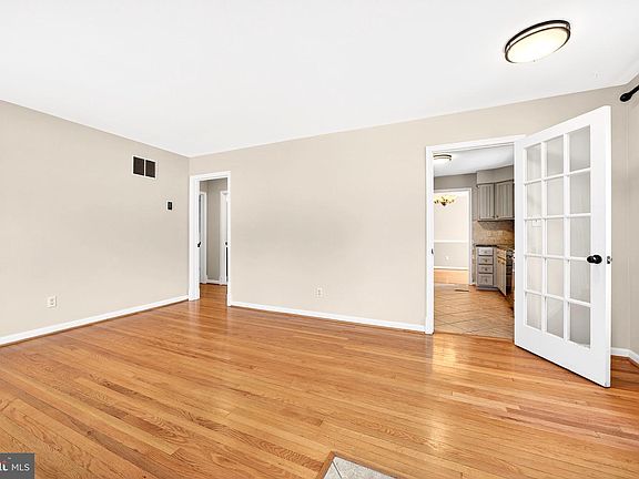 4th image of 7344 Gaither Rd