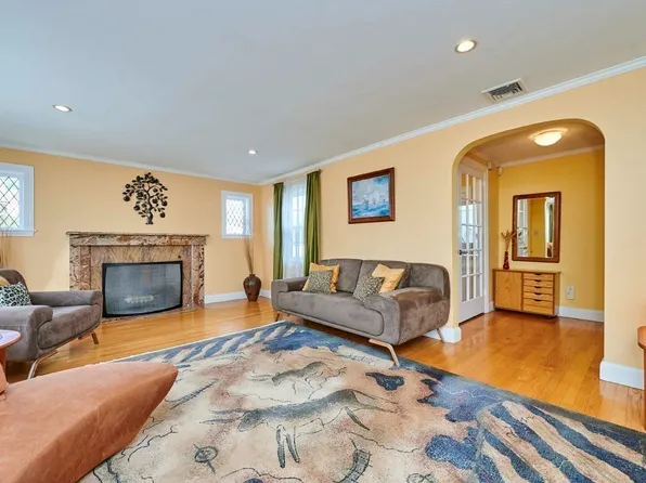 1881 Commonwealth Ave, Newton, MA 02466