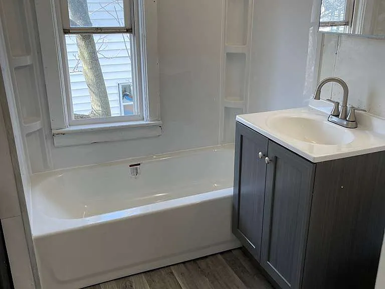 320 W Clark St — Photo 5
