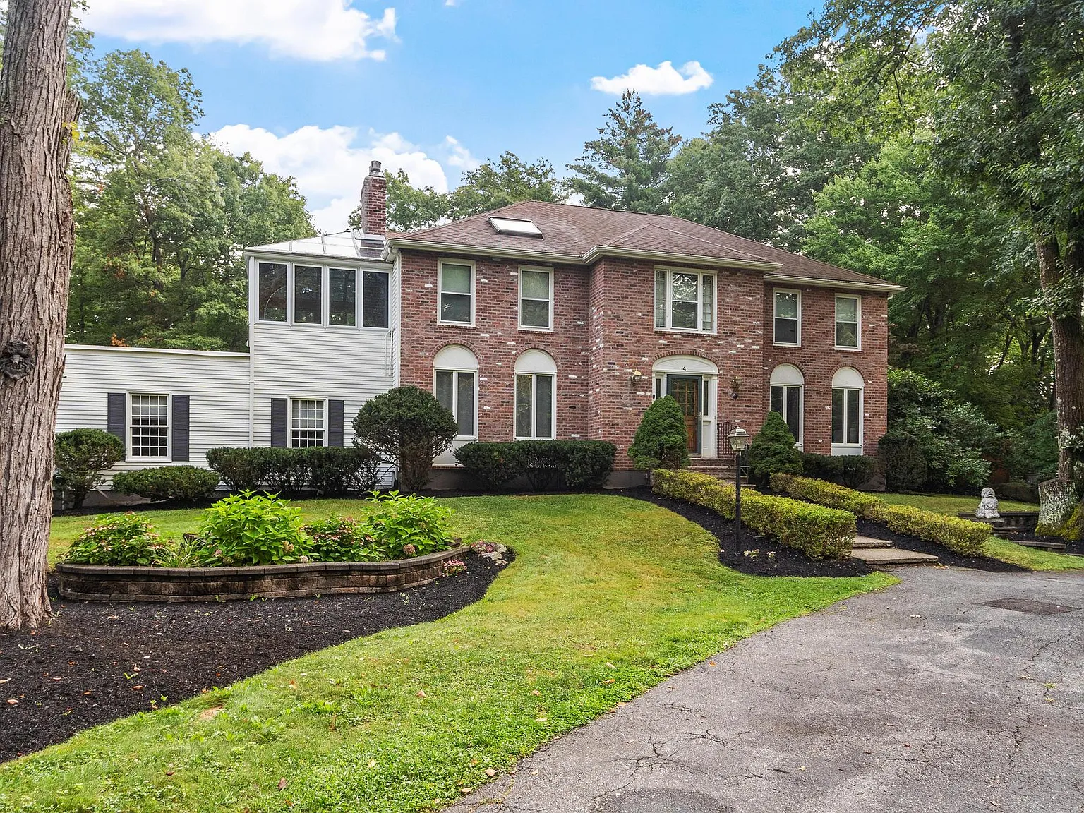 4 bed, 3.5 bath, 4076 sqft, $6,500 — Photo 3