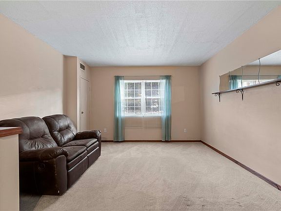 3rd image of 420 S Aiken Ave APT 2