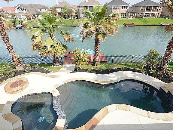 2nd image of 18126 Billabong Crescent Ct