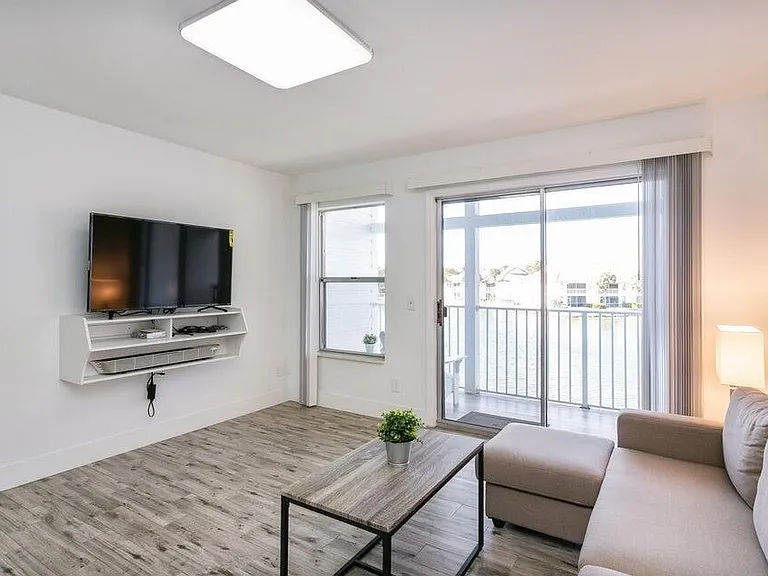 275 Cypress Point Dr — Photo 4