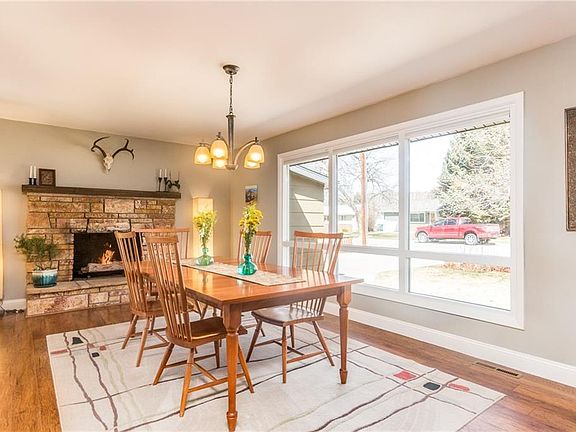 5th image of 1932 Parkhill Dr