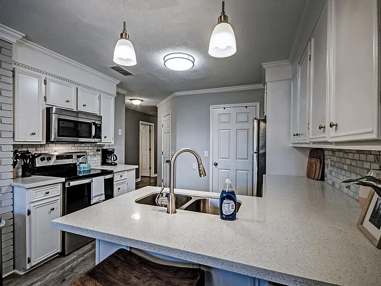 9 Ashland Ave — Photo 13