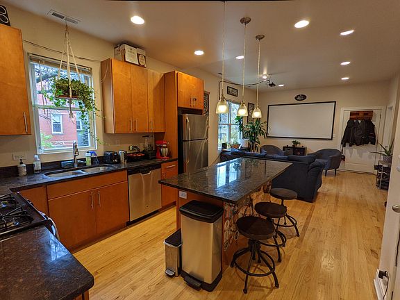 5th image of 2301 N Maplewood Ave #2E