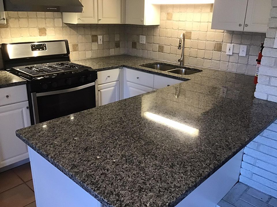 Granite/ stainless kitchen, tumbled limestone backsplash