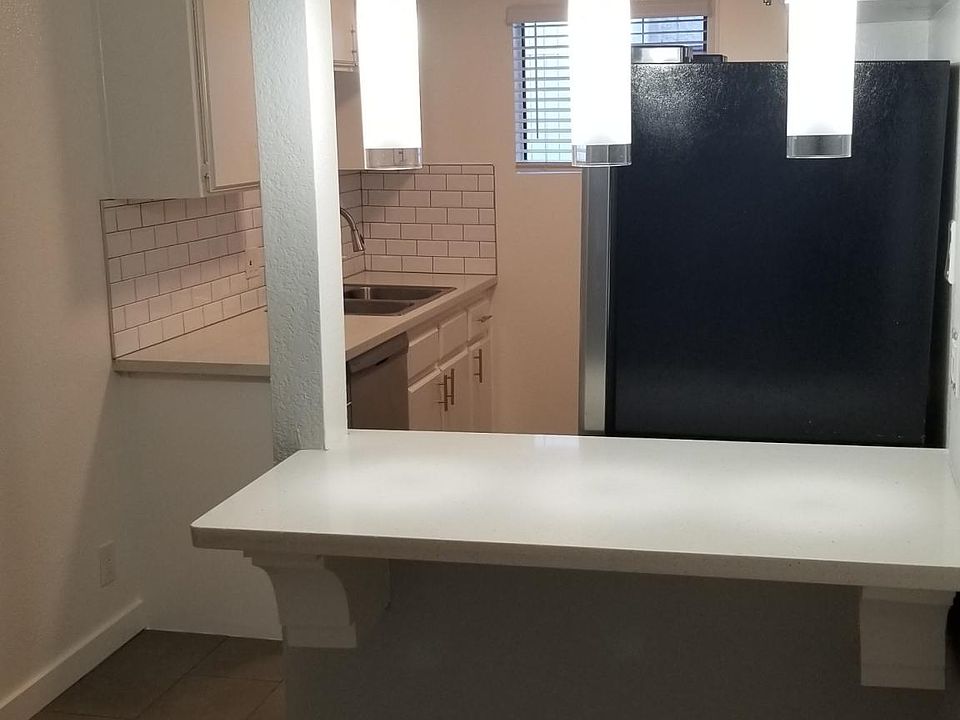 1st image of 7014 Lanewood Ave #16