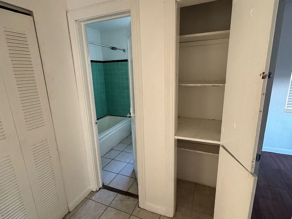 1st image of 521 SE 7th St #521