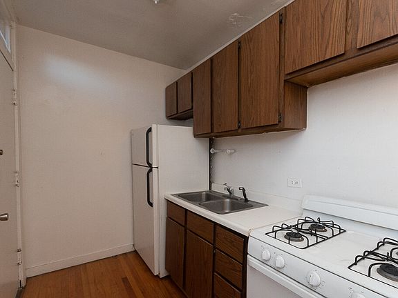 2nd image of 1202 W Wellington Ave #5