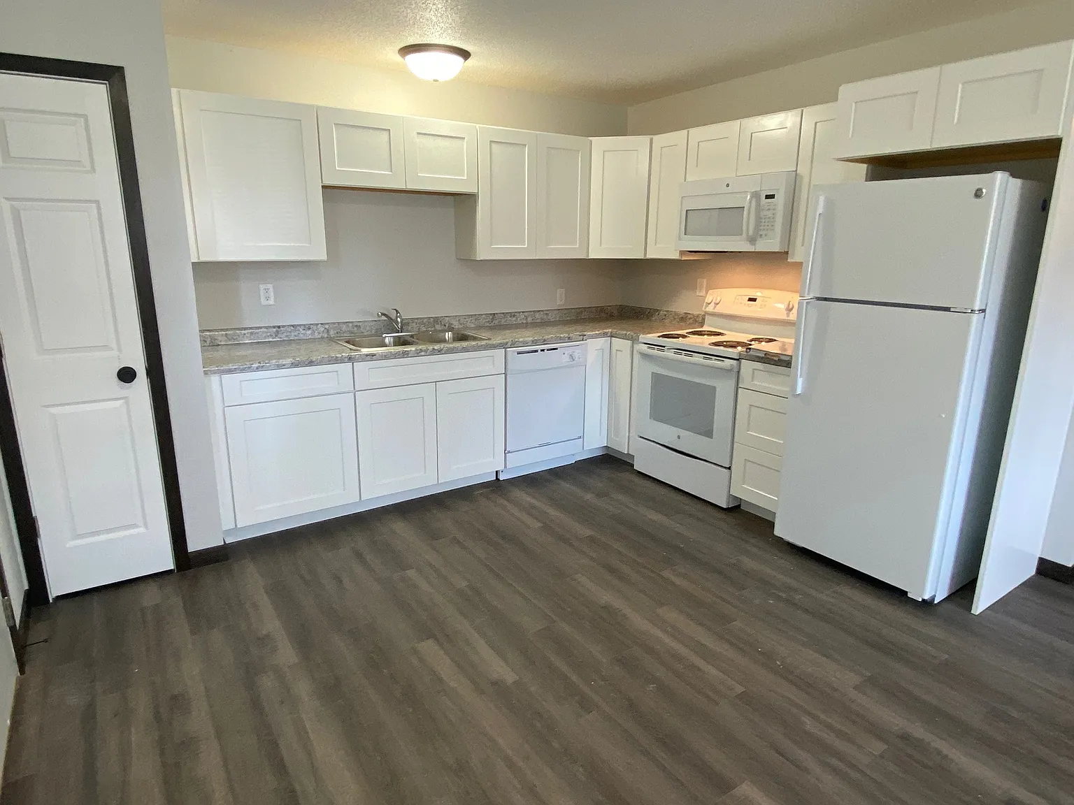 3 bed, 952 sqft, $1,100 — Photo 1