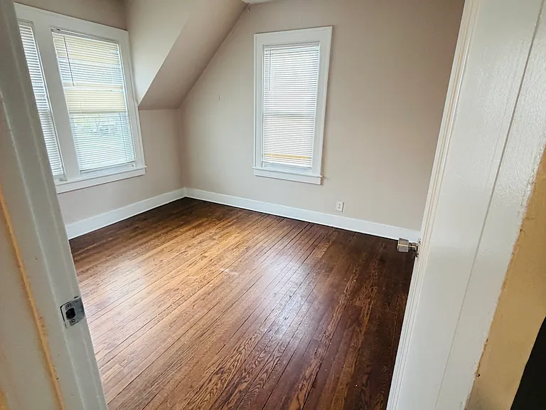 1007 Premont Ave — Photo 16