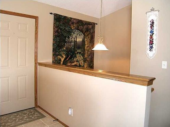 2nd image of 209 W Meadowsweet Ct