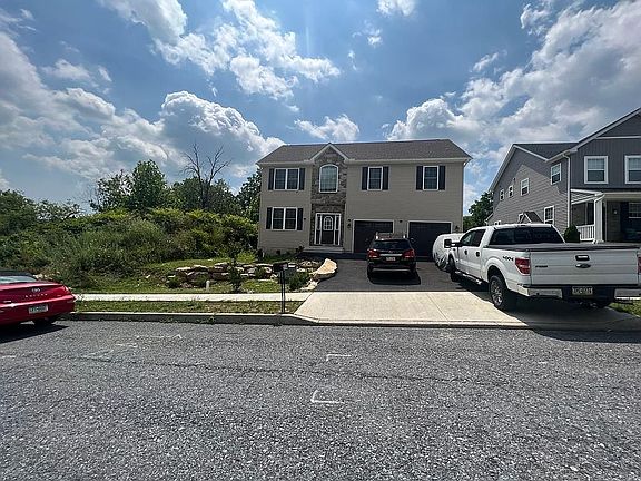 2nd image of 114 Oakwood Dr