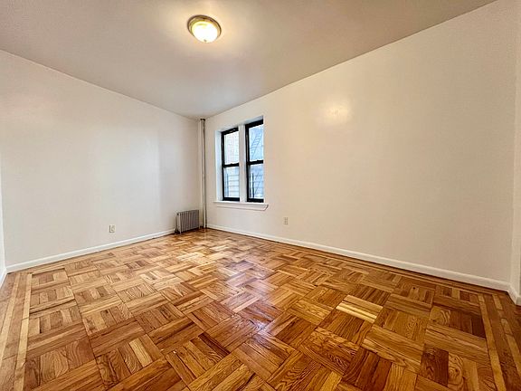 4th image of 2419 Davidson Ave #B3