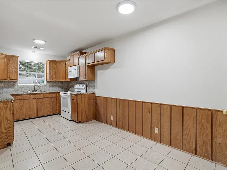 106 N Shaw St #106 — Photo 18