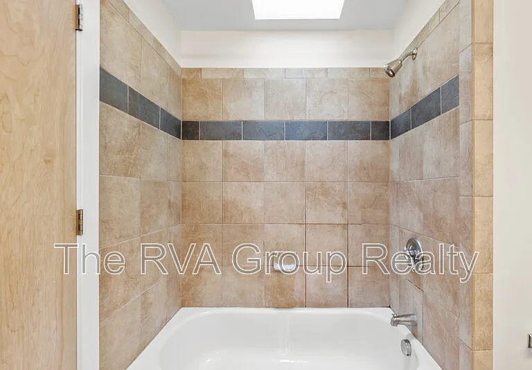 110 W Marshall St #27 — Photo 39