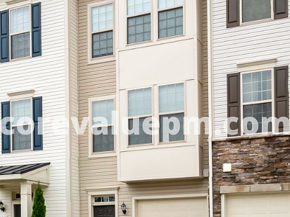 2nd image of 1216 Acorn Ln
