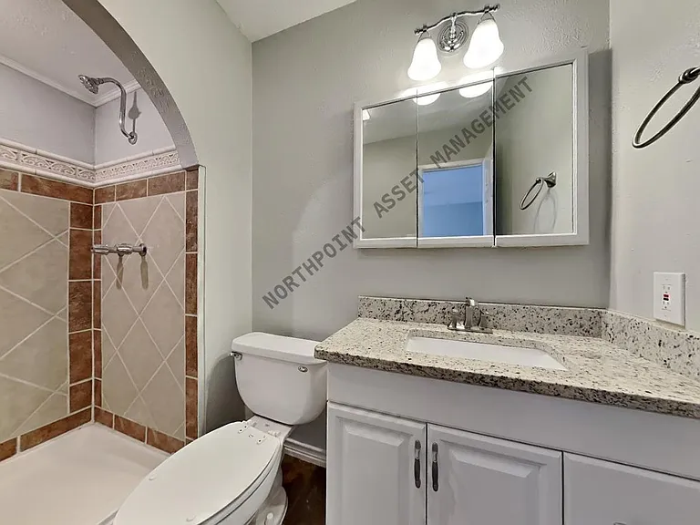 8825 Miami Dr — Photo 13