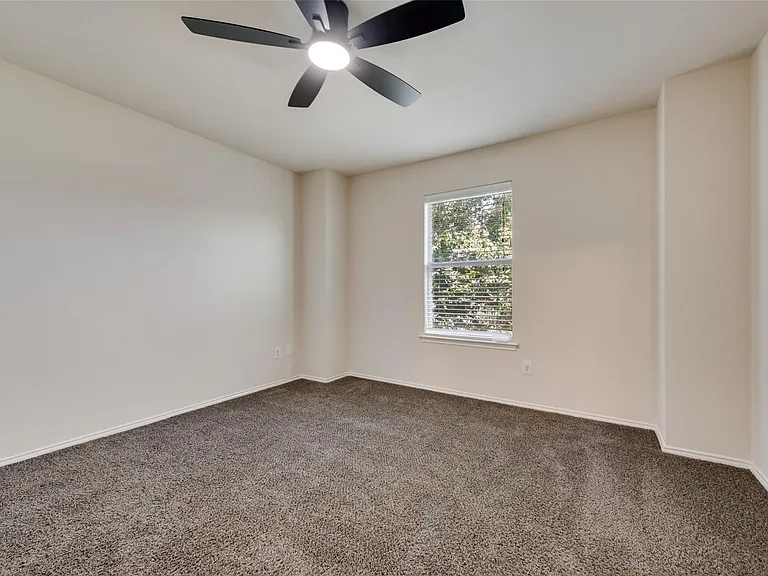 4541 Woodsboro Ln — Photo 8