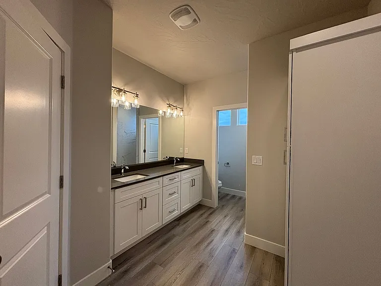 1085 S 4380 W — Photo 14
