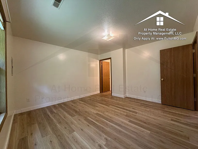 469471 Law Ct — Photo 17