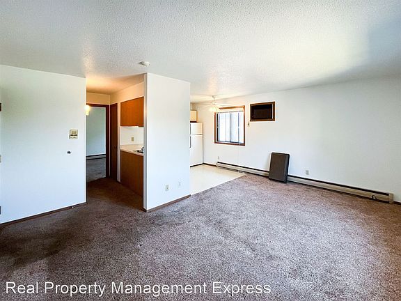 3rd image of 425 S Thompson Ave #11621095