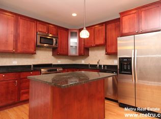 1330 W Argyle St APT 3E, Chicago, IL 60640
