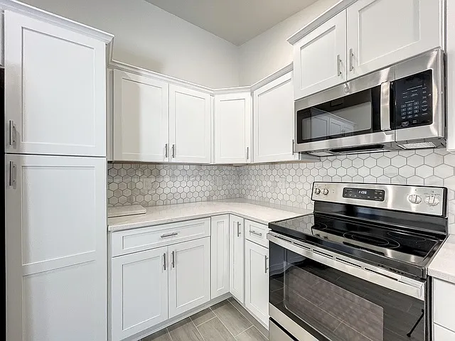 415 Petteway Dr — Photo 7