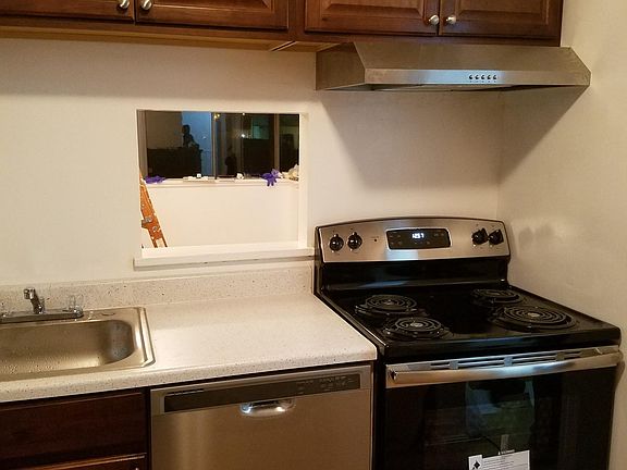 2nd image of 5818 Burke Manor Ct