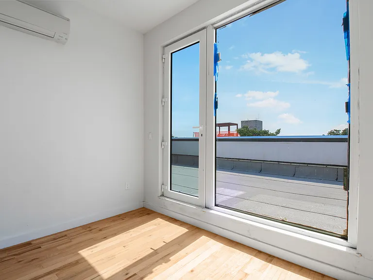 74 Palmetto St #4R — Photo 9