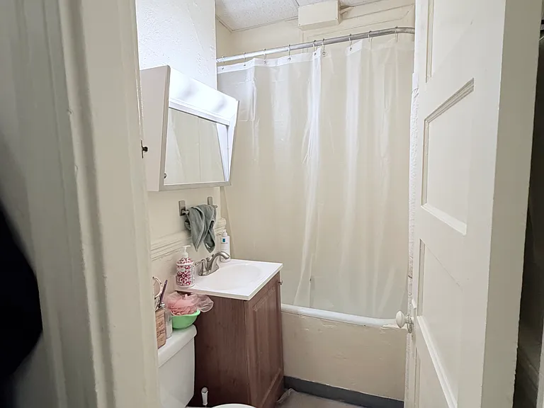 24 Phillips St #4 — Photo 3