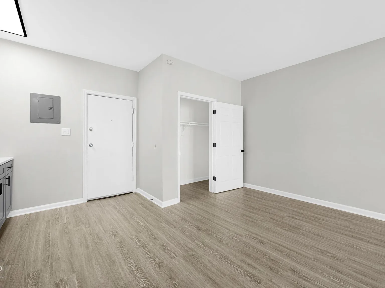 4901 S Drexel — Photo 3