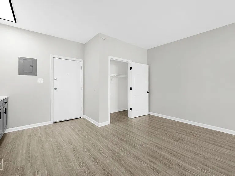 4901 S Drexel — Photo 3