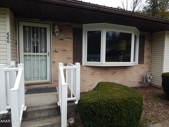 2nd image of 686 Yale Ln