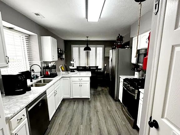 3rd image of 45512 Daugherty Ct