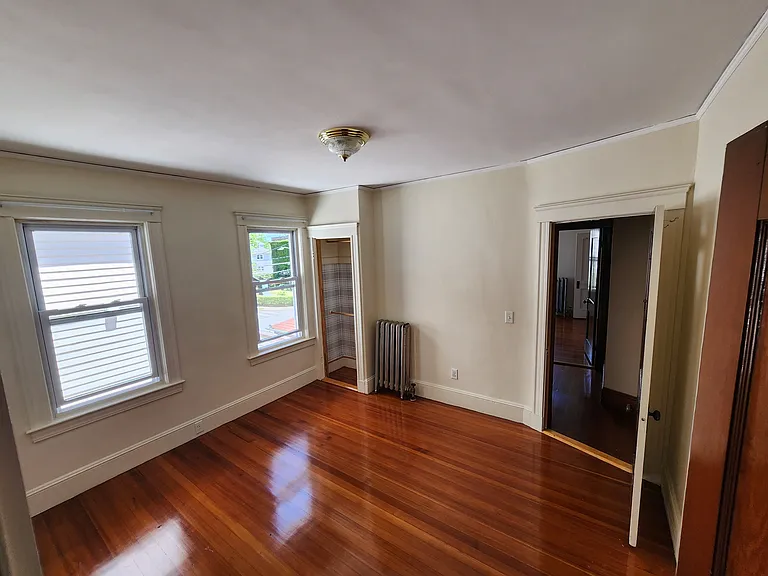 Middle bedroom or office