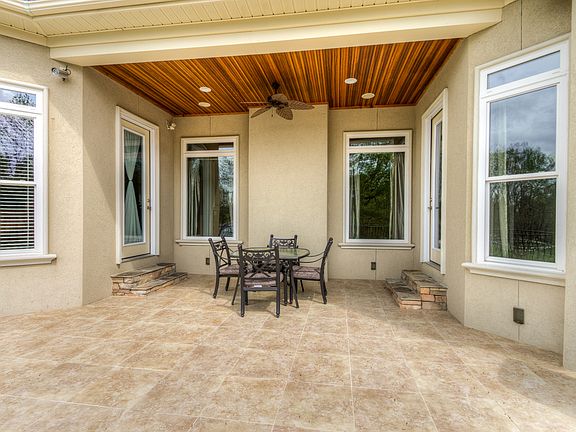 Covered area on Lanai