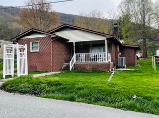 208 12th St SE, Norton, VA 24273