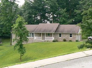 907 Hickory Dr, Huntingburg, IN 47542