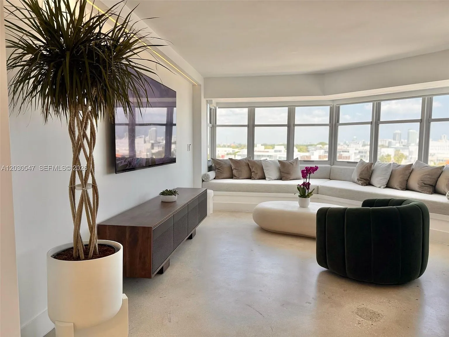 Octagon Towers I Condo — Photo 3