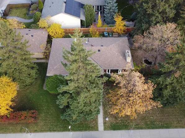 9333 146th St NW, Edmonton, AB T5R 0W7