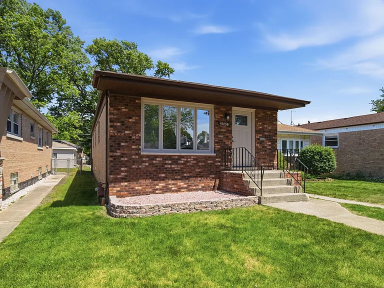 10439 S Drake Ave — Photo 16