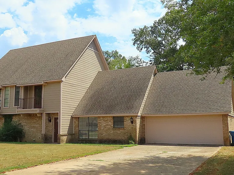 704 Kelli — Photo 2