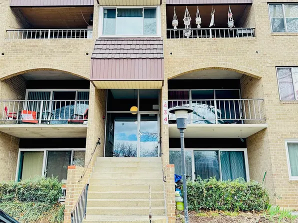434 Girard St APT 221, Gaithersburg, MD 20877