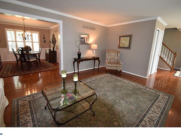 4th image of 1240 Woodsview Dr