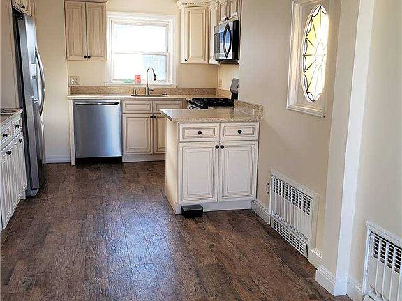 4th image of 312 Vincent Ave #2